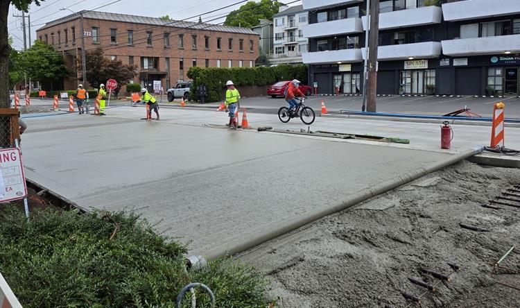 The image shows the team placing new concrete along Eastlake Ave E near E Hamlin St