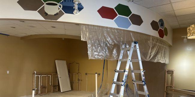 공사 중인 카페 공간 