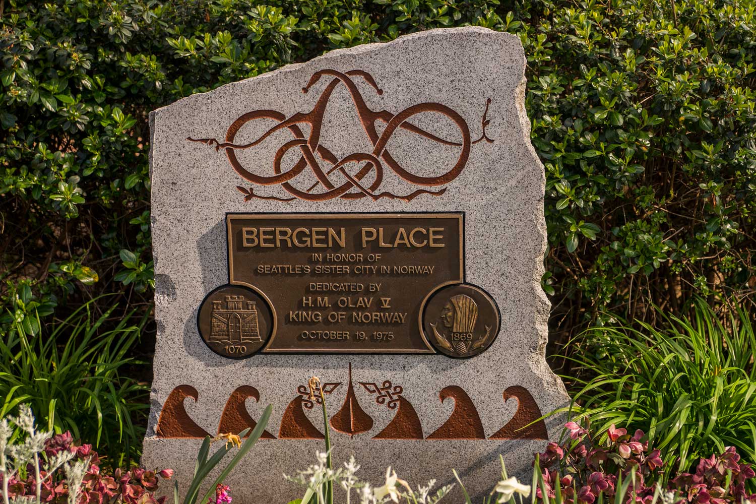 Bergen Place monument - photo by TIA International Photography