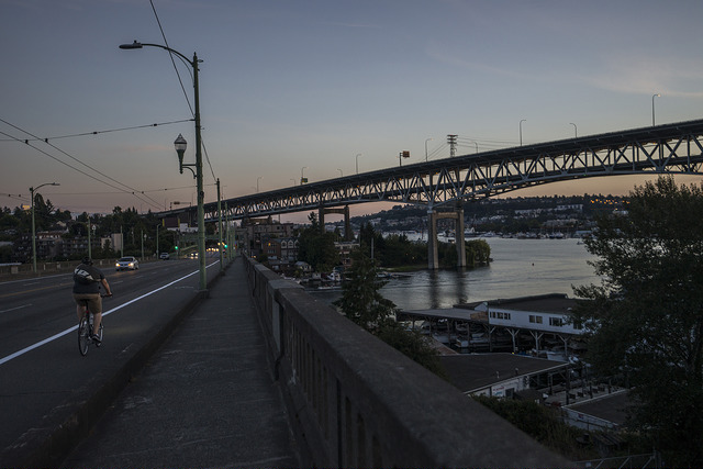 Cheshiahud Lake Union Loop path along road