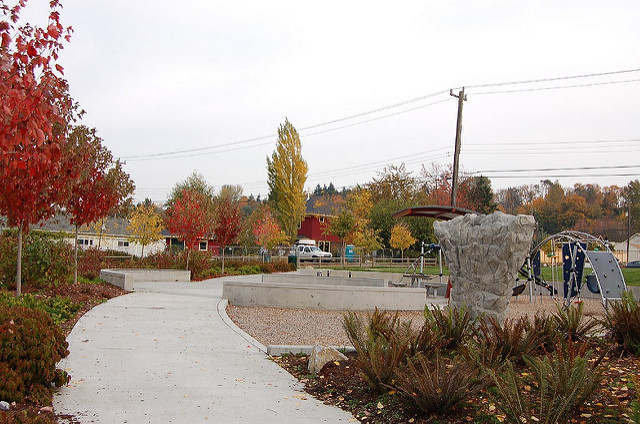 Cottage Grove Park pathway and landscaping