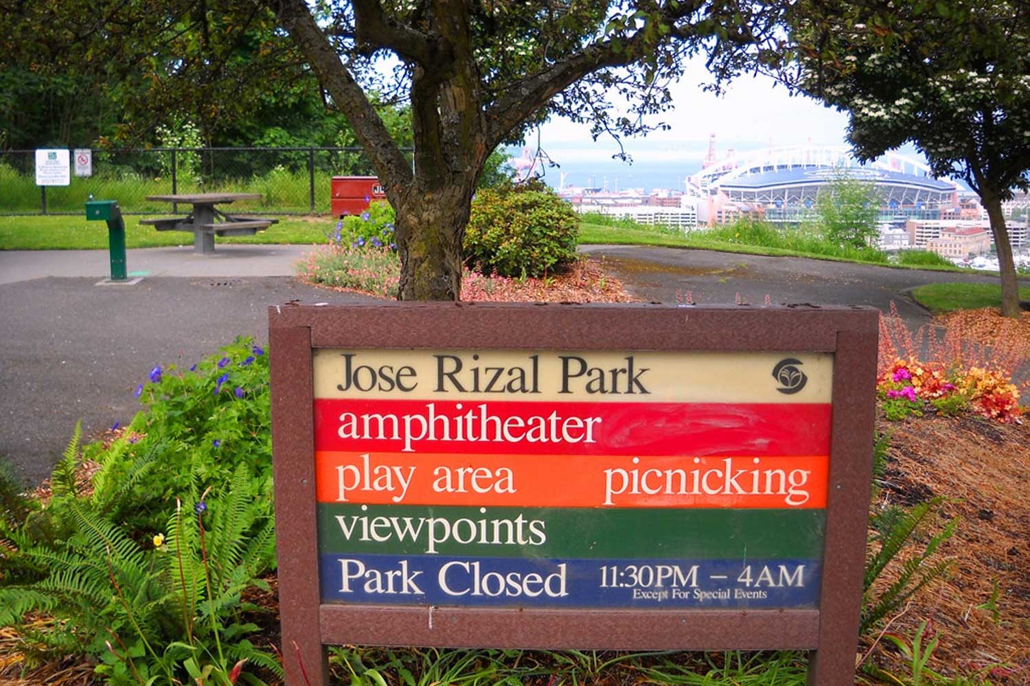 Dr Jose Rizal Park entrance - photo by Laurel Mercury