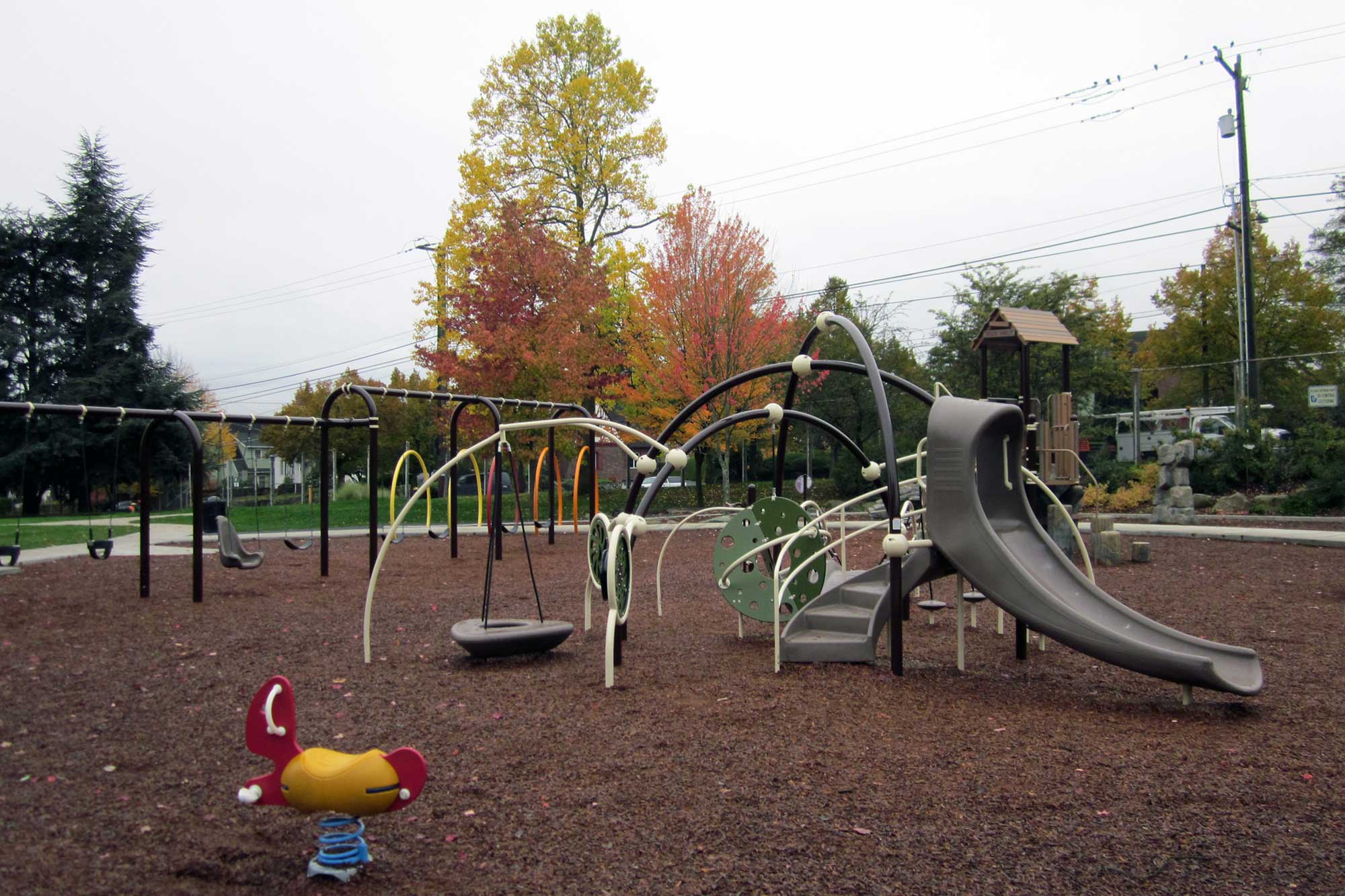 Maple Leaf Reservoir Park play area - Playground Equipment