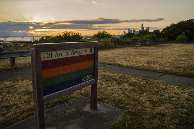 Twelfth Avenue South Viewpoint sign