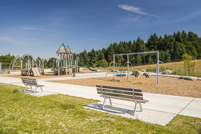 Westcrest Park bench and play area