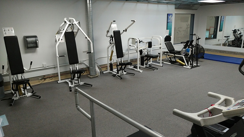 Detailed photo of lifting machines, part of the available complimentary exercise equipment 
